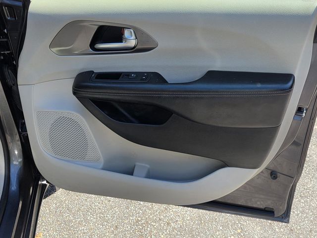 2020 Chrysler Pacifica Touring L - 23011220 - 32