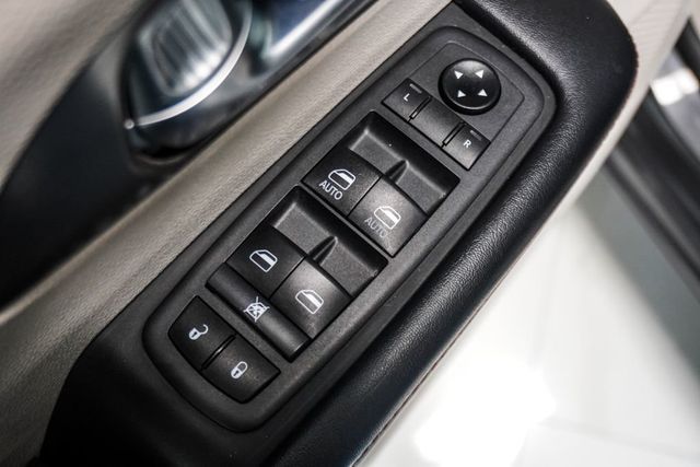 2020 Chrysler Pacifica Touring L - 23056209 - 18