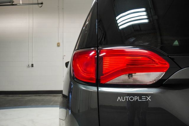 2020 Chrysler Pacifica Touring L - 23056209 - 32