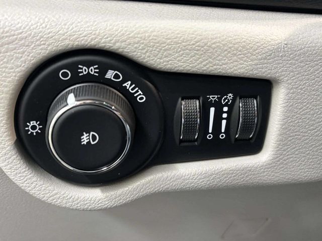 2020 Chrysler Pacifica Touring L 35th Anniversary FWD - 23011246 - 32