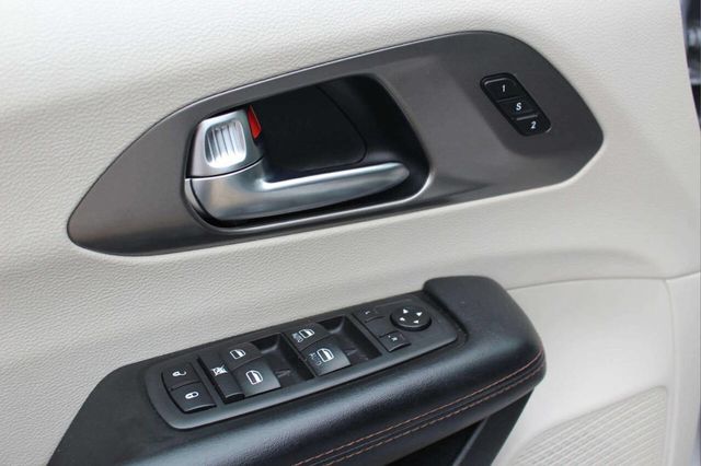 2020 Chrysler Pacifica Touring L 4dr Mini Van - 22934060 - 10
