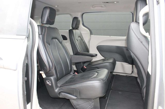 2020 Chrysler Pacifica Touring L 4dr Mini Van - 22934060 - 17