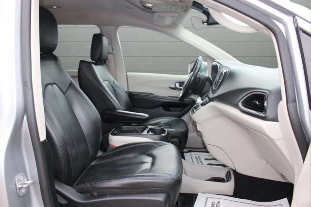 2020 Chrysler Pacifica Touring L 4dr Mini Van - 22934060 - 19