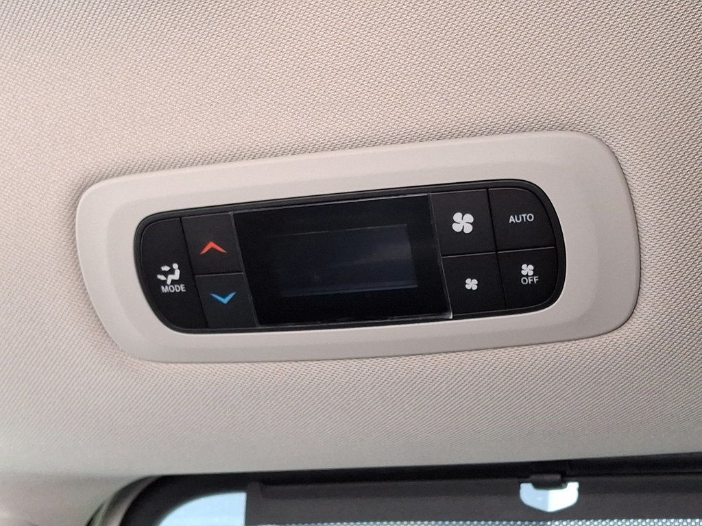 2020 Chrysler Pacifica Touring L photo 11
