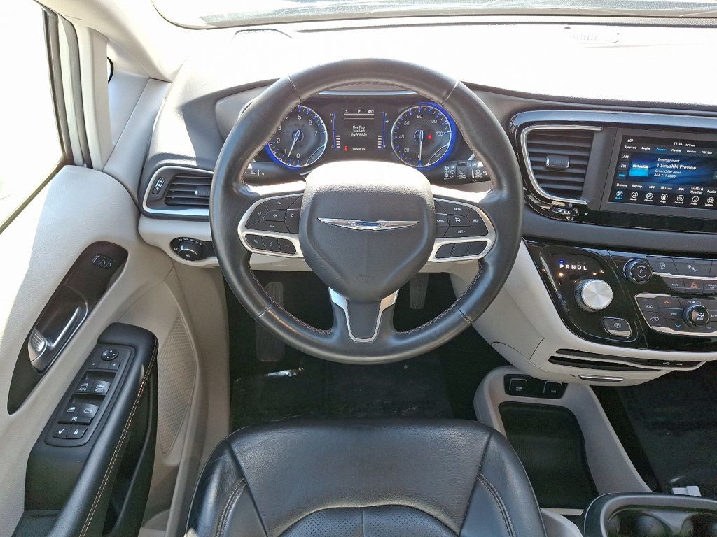 2020 Chrysler Pacifica Touring L photo 12