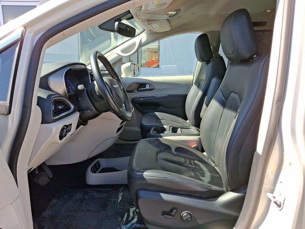 2020 Chrysler Pacifica Touring L photo 13