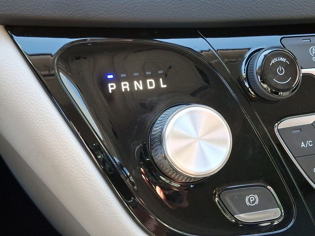 2020 Chrysler Pacifica Touring L photo 14