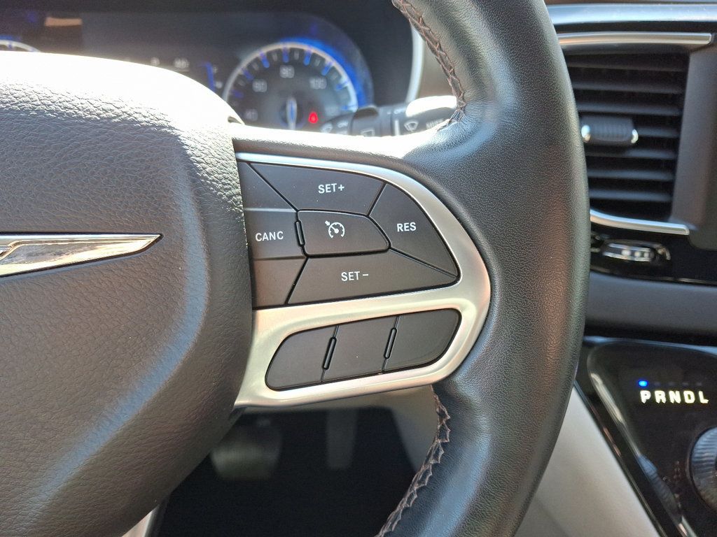 2020 Chrysler Pacifica Touring L photo 21