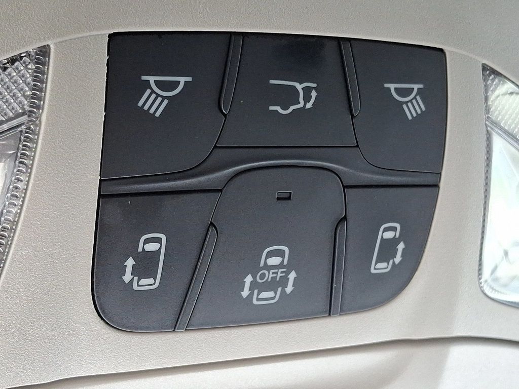 2020 Chrysler Pacifica Touring L photo 24