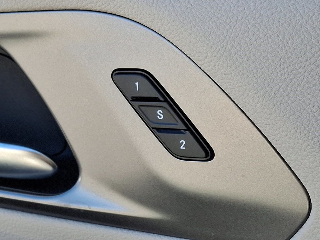 2020 Chrysler Pacifica Touring L photo 25