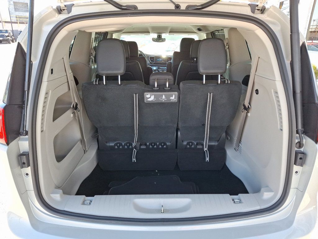 2020 Chrysler Pacifica Touring L photo 27