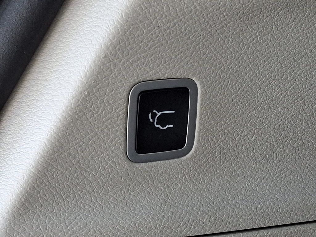 2020 Chrysler Pacifica Touring L photo 28
