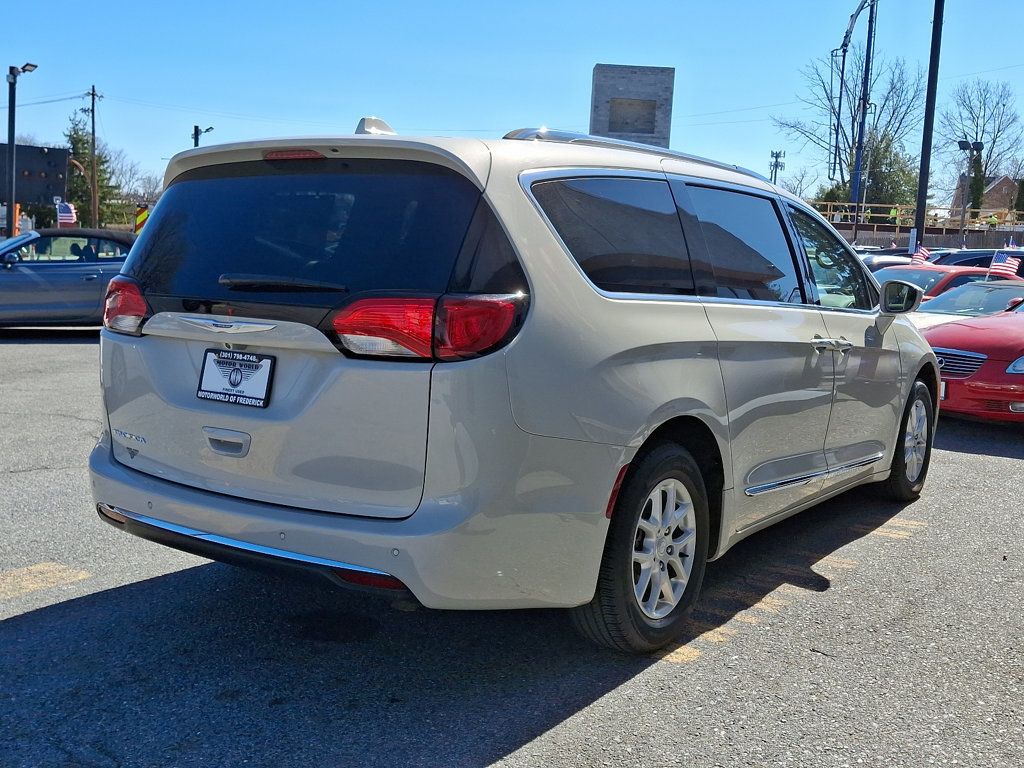 2020 Chrysler Pacifica Touring L photo 4