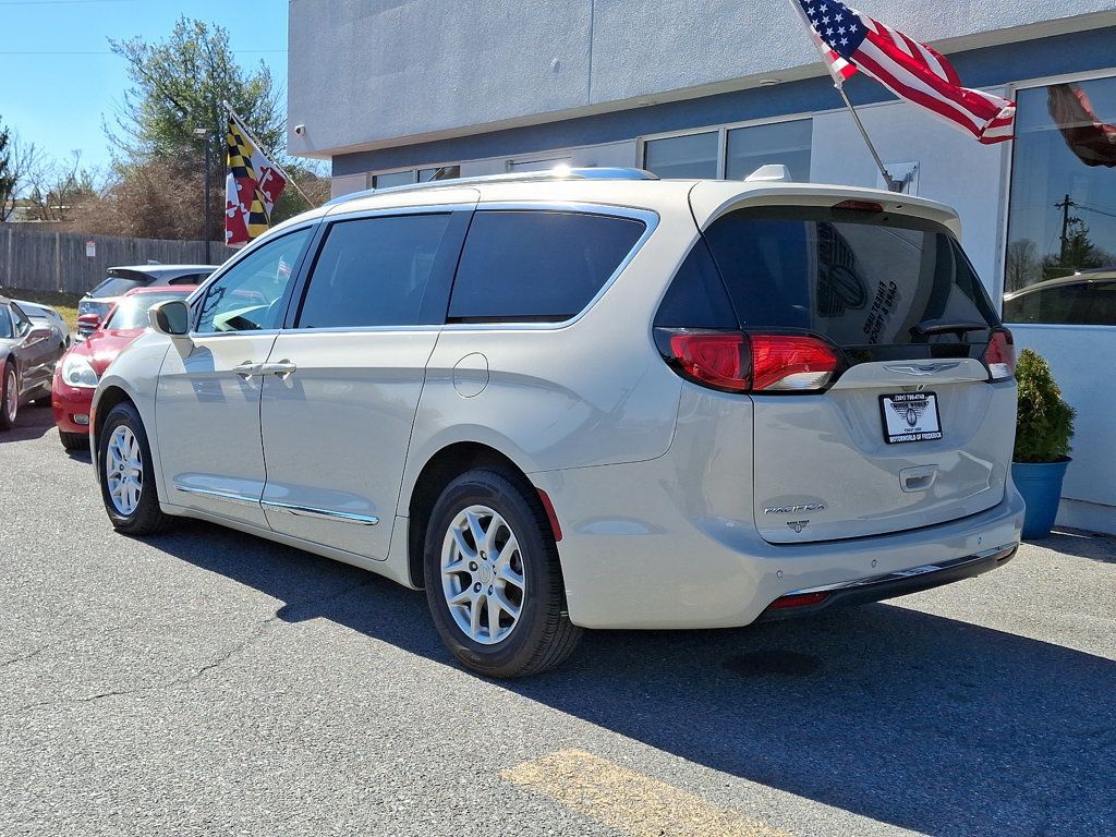 2020 Chrysler Pacifica Touring L photo 6