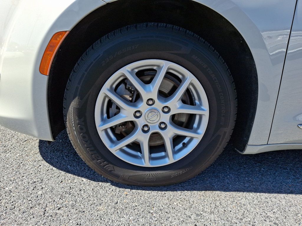 2020 Chrysler Pacifica Touring L photo 8