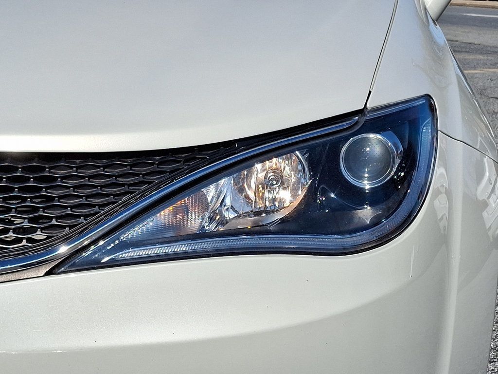 2020 Chrysler Pacifica Touring L photo 9