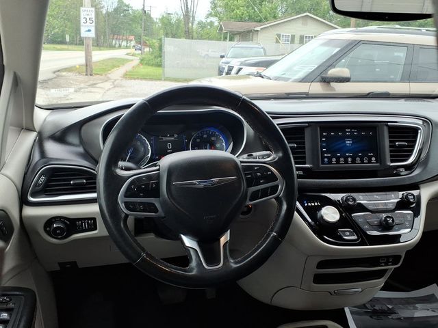 2020 Chrysler Pacifica Touring L Minivan 4D - 23010587 - 13