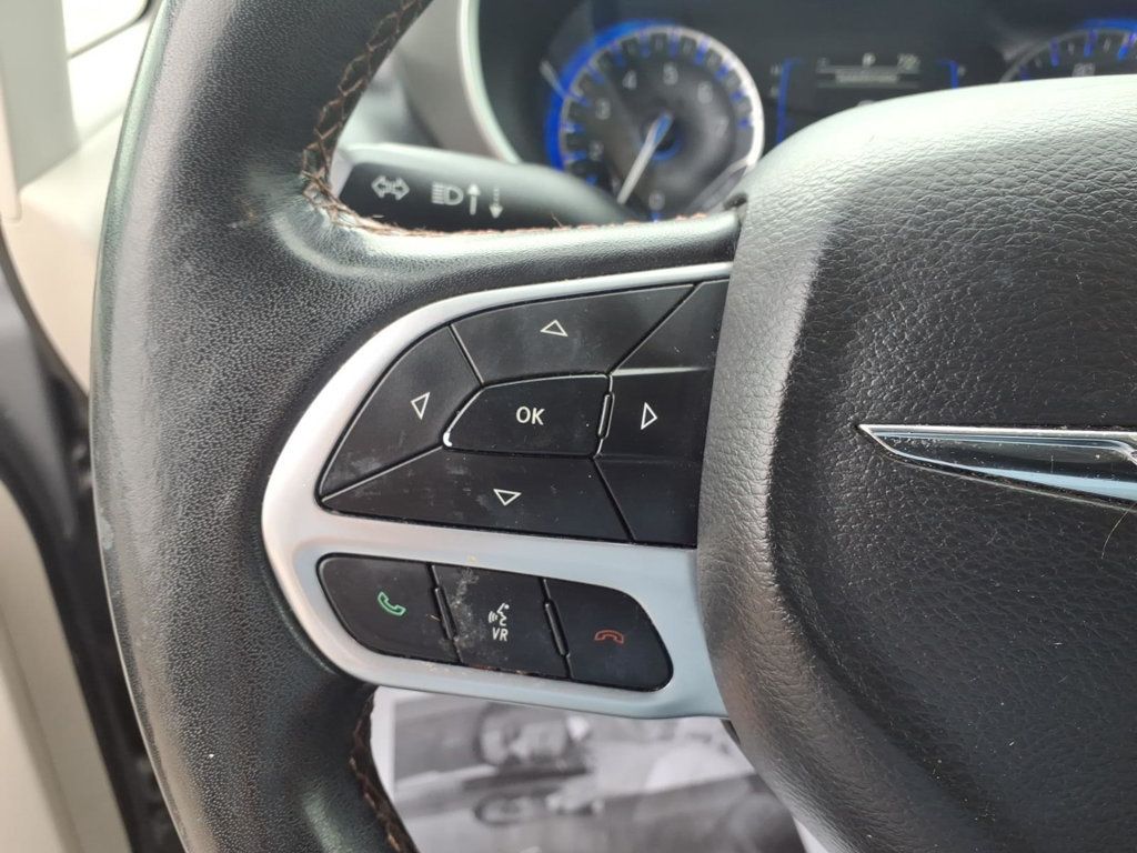 2020 Chrysler Pacifica Touring L Minivan 4D - 23010587 - 4