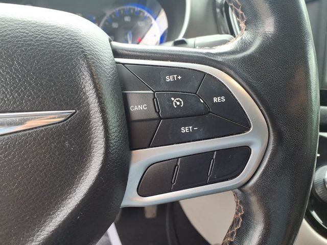2020 Chrysler Pacifica Touring L Minivan 4D - 23010587 - 7