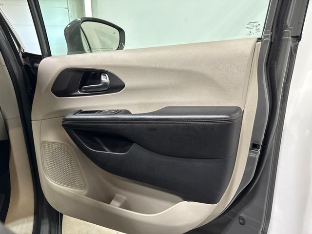 2020 Chrysler Pacifica Touring L Plus - 23060037 - 33