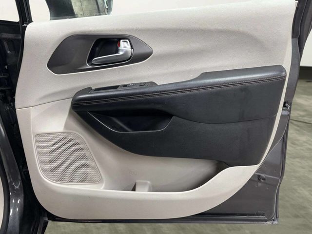 2020 Chrysler Pacifica Touring L Plus 4dr Mini Van - 22954961 - 33