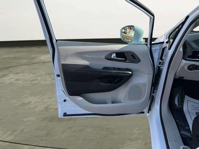 2020 Chrysler Pacifica Touring L Plus 4dr Mini Van - 22981216 - 9