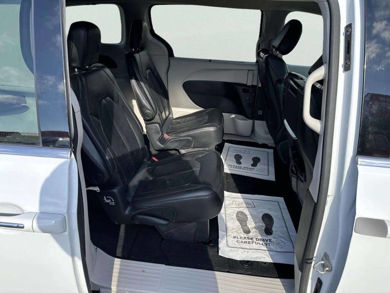 2020 Chrysler Pacifica Touring L Plus 4dr Mini Van - 22981216 - 16