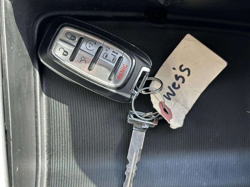 2020 Chrysler Pacifica Touring L Plus 4dr Mini Van - 22981216 - 31