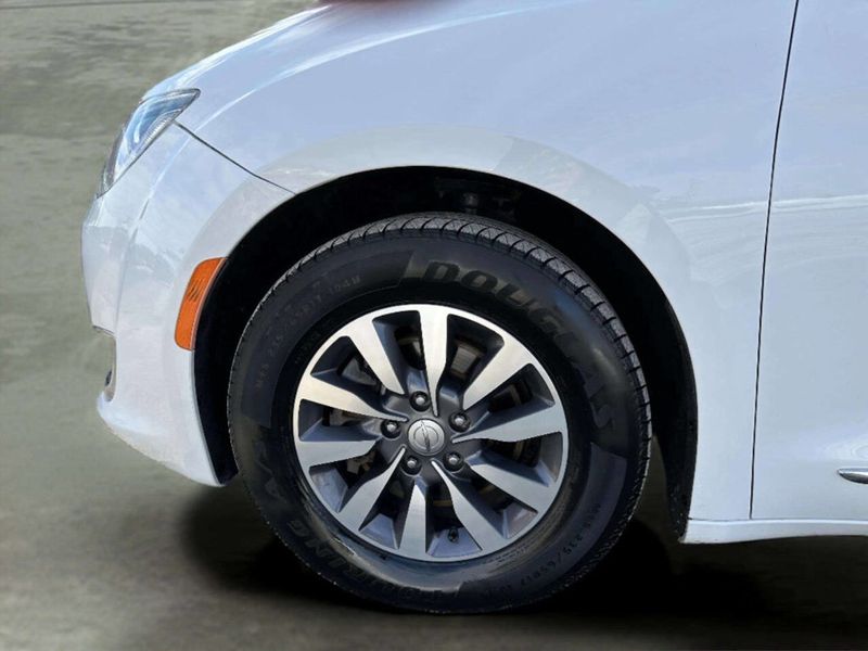 2020 Chrysler Pacifica Touring L Plus 4dr Mini Van - 22981216 - 33