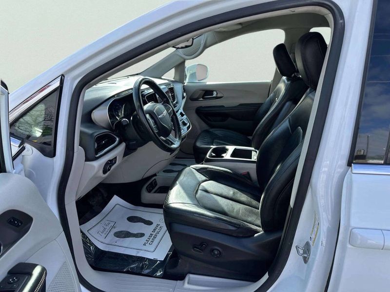2020 Chrysler Pacifica Touring L Plus 4dr Mini Van - 22981216 - 8