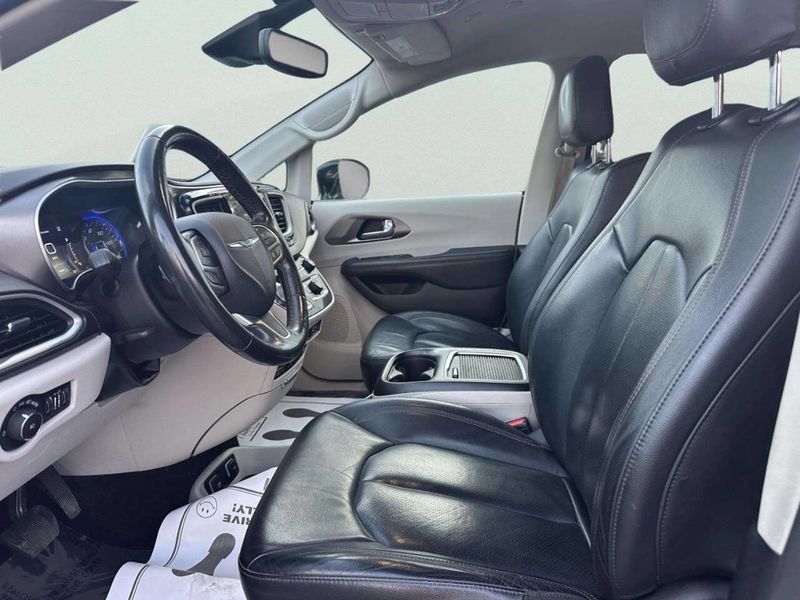 2020 Chrysler Pacifica Touring L Plus 4dr Mini Van - 23030347 - 8