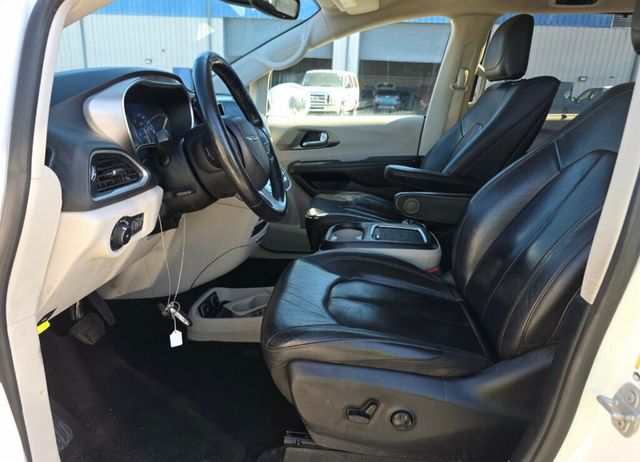 2020 Chrysler Pacifica Touring L Plus FWD - 22984128 - 4