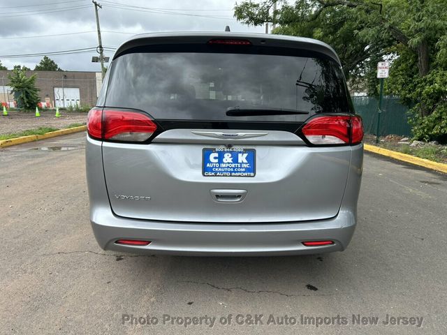 2020 Chrysler Voyager L FWD - 23060196 - 10