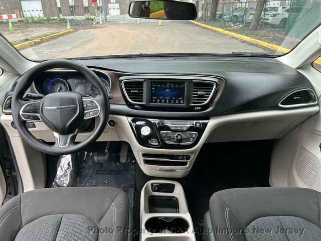 2020 Chrysler Voyager L FWD - 23060196 - 37