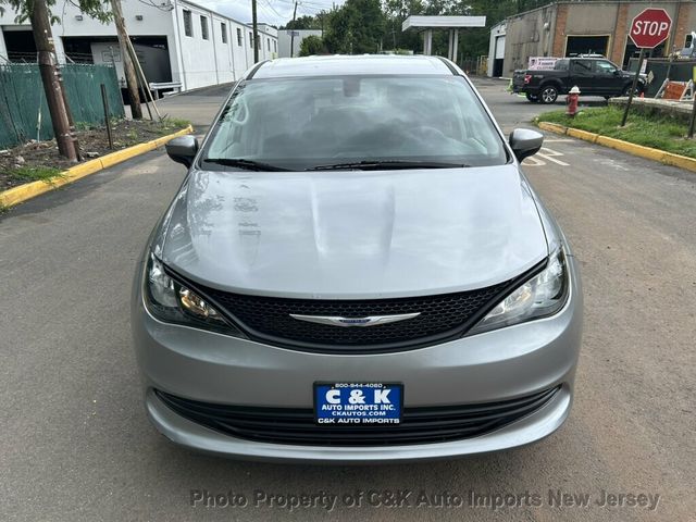 2020 Chrysler Voyager L FWD - 23060196 - 3