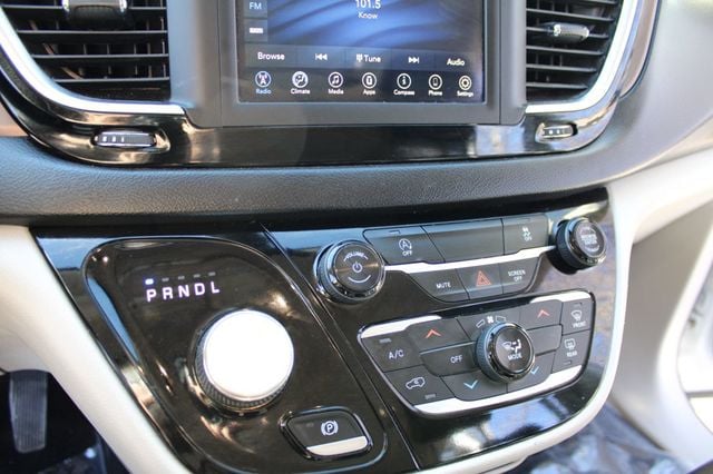 2020 Chrysler Voyager LX FWD - 22942098 - 10