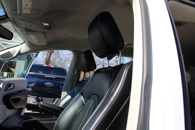 2020 Chrysler Voyager LX FWD - 22942098 - 23