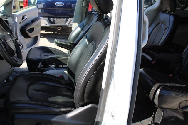 2020 Chrysler Voyager LX FWD - 22942098 - 7