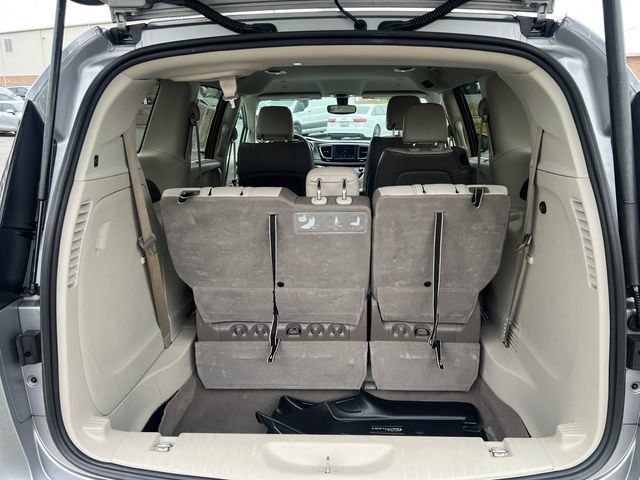 2020 Chrysler Voyager LX FWD - 22950543 - 14