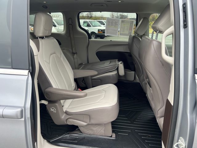 2020 Chrysler Voyager LX FWD - 22950543 - 16