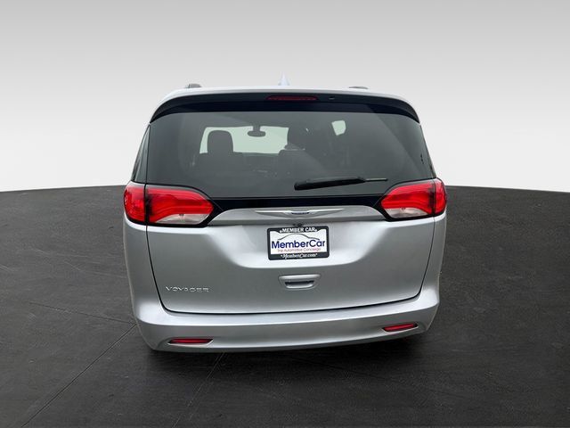 2020 Chrysler Voyager LX FWD - 22950543 - 3