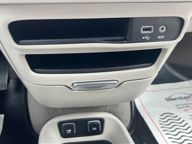 2020 Chrysler Voyager LX FWD - 23022275 - 23