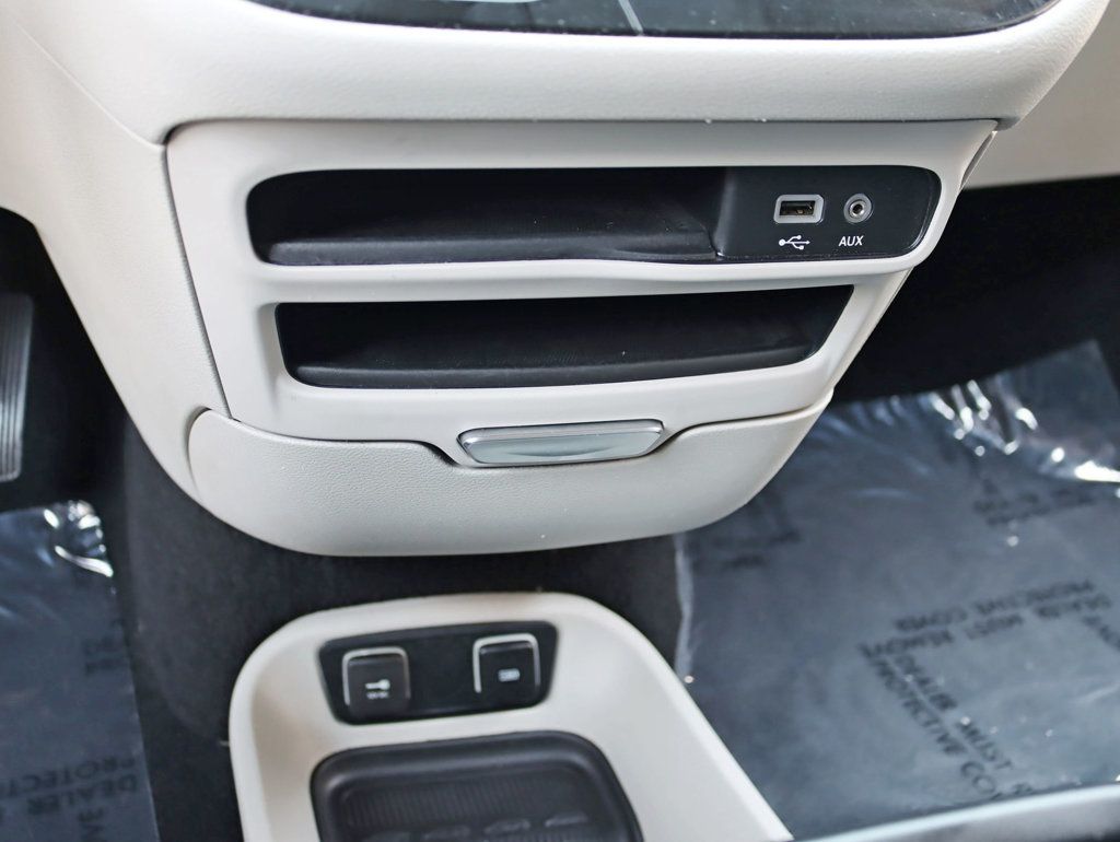 2020 Chrysler Voyager LXi FWD - 22863638 - 17