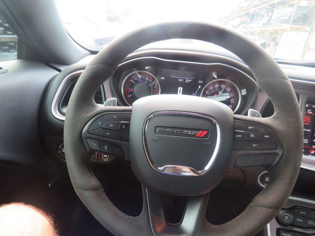 Dodge Challenger photo 11