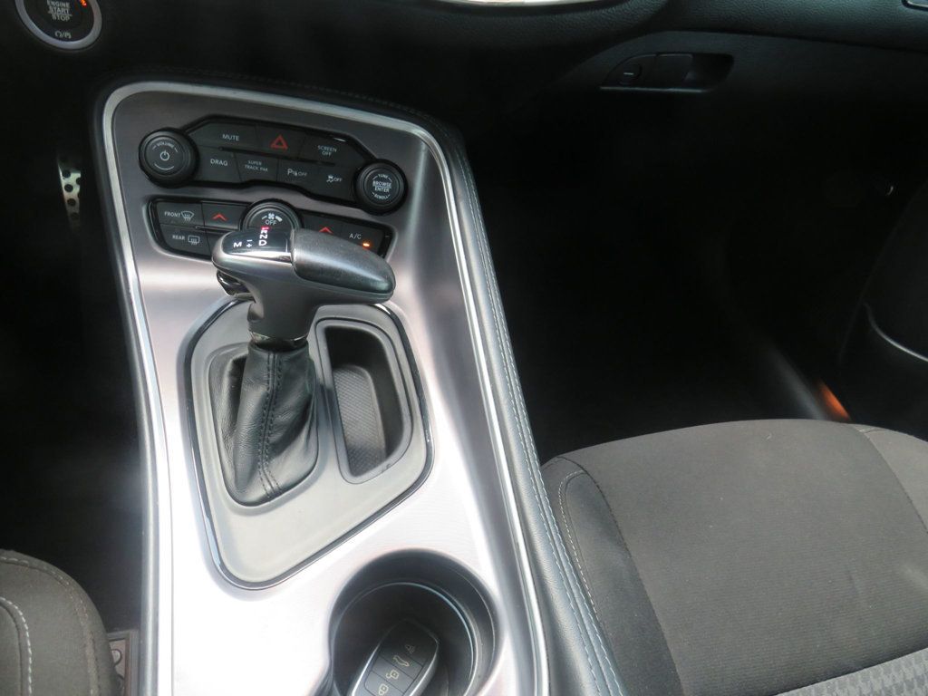 Dodge Challenger photo 14