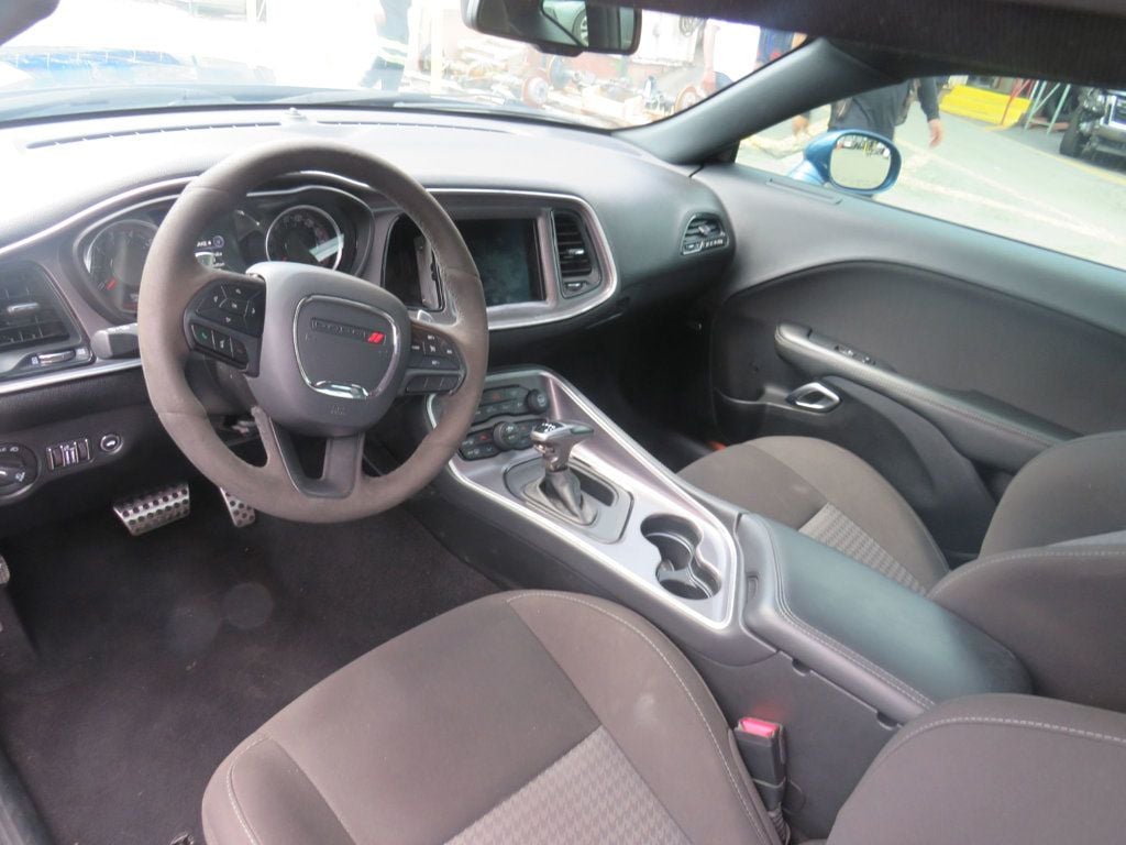 Dodge Challenger photo 7