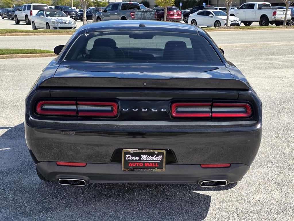 2020 Dodge Challenger SXT photo 3