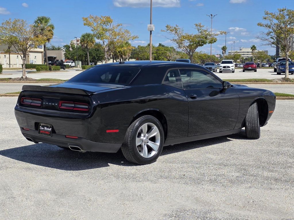 2020 Dodge Challenger SXT photo 5