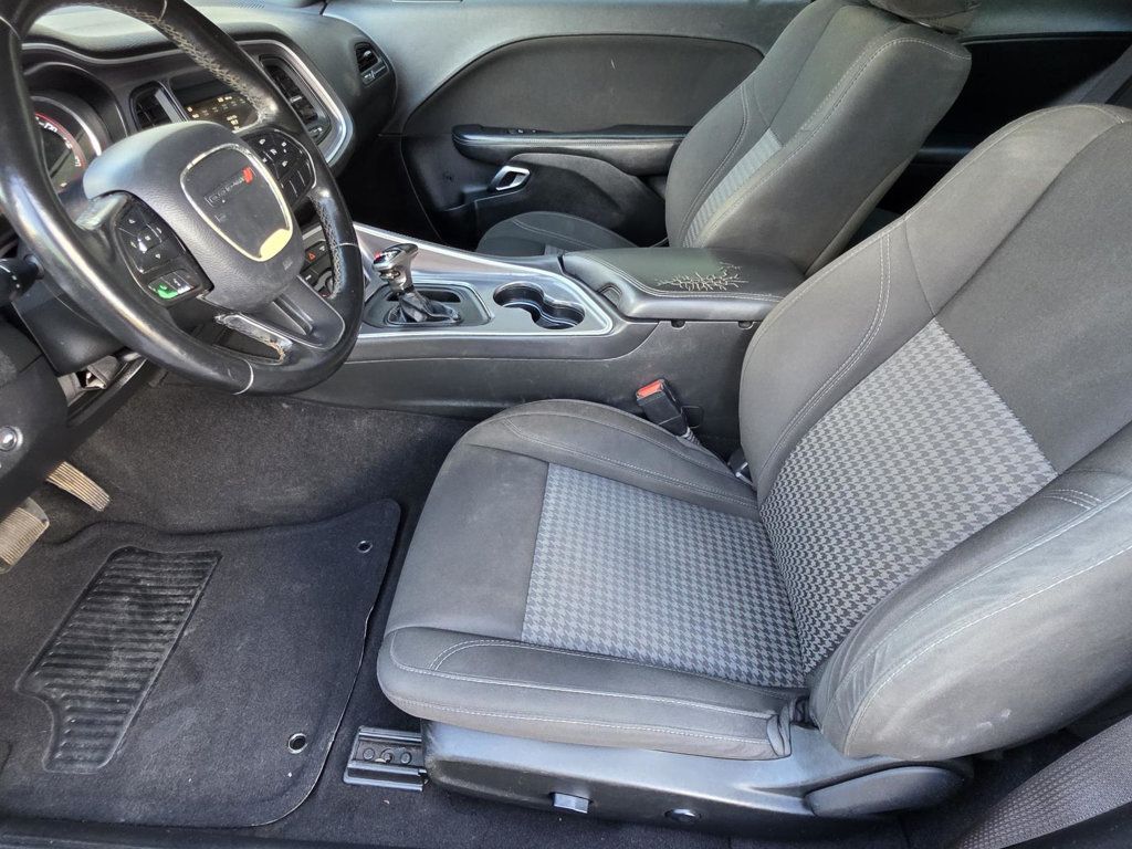 2020 Dodge Challenger SXT photo 6