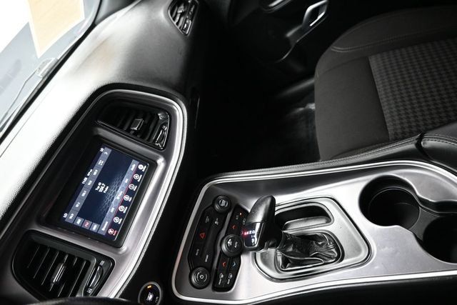 2020 Dodge Challenger SXT RWD - 22999912 - 19